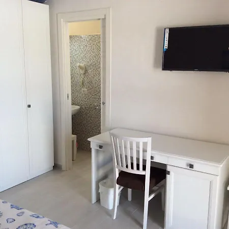 Il Sorriso Di Monica Alojamento de Acomodação e Pequeno-almoço Torre Colimena